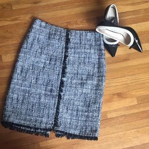 🖤🥰B&W dressy skirt w/ fringes🥰🖤